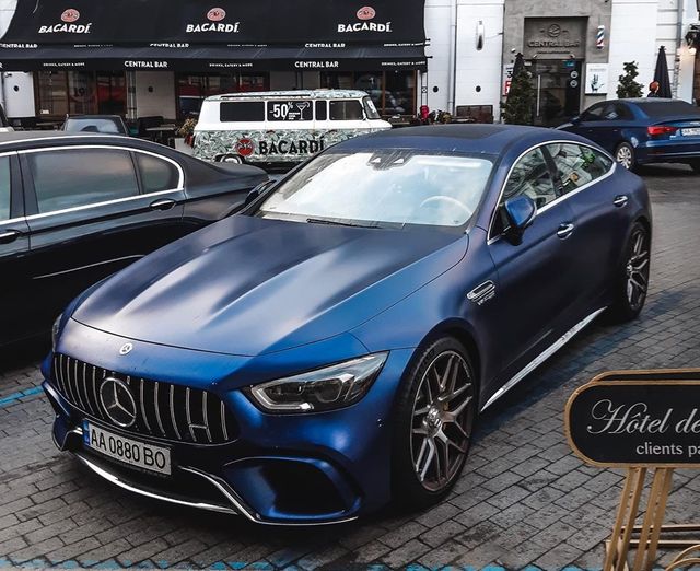 У мережі показали найрозкішніші авто, які були помічені в Україні цієї осені - фото 368640