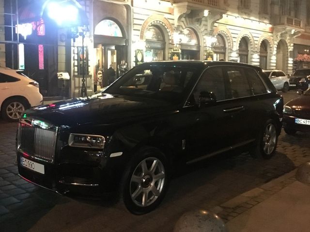 У мережі показали найрозкішніші авто, які були помічені в Україні цієї осені - фото 368643