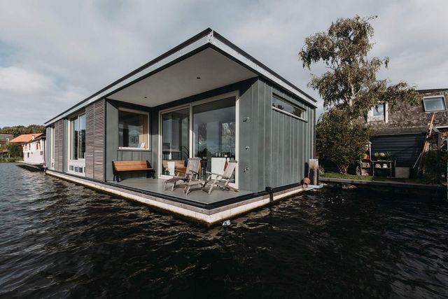 У Нідерландах з'явився ідеальний дім на воді: ефектні фото - фото 368694