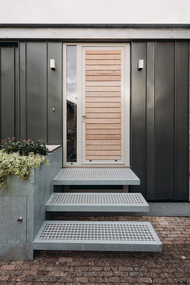 У Нідерландах з'явився ідеальний дім на воді: ефектні фото - фото 368700