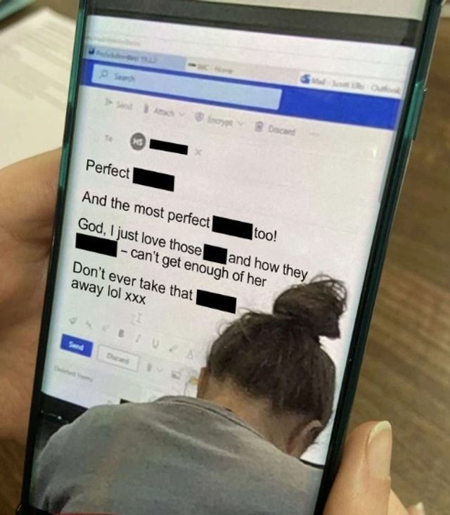 Вчитель випадково показав учням на смарт-дошці лист інтимного характеру - фото 368939