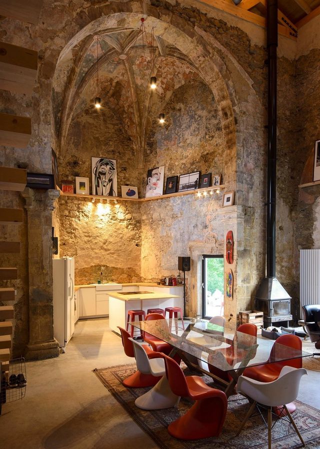 Іспанці перетворили стару церкву у сучасне помешкання: фото - фото 369052