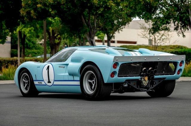 Форд проти Феррарі: гоночний Ford GT40 з фільму продають - фото 369094