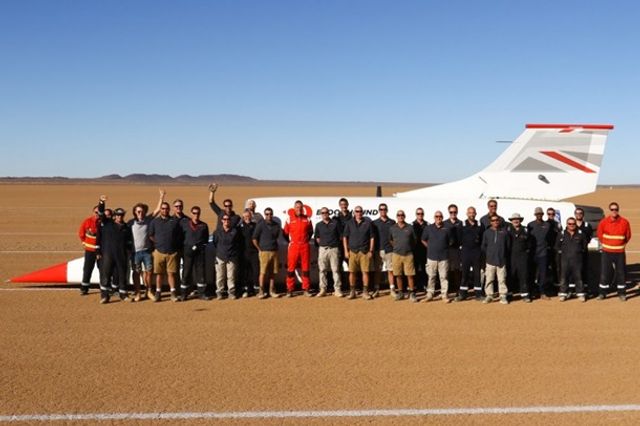 Реактивний автомобіль розігнався до 1011 км/год: дивіться відео - фото 369198