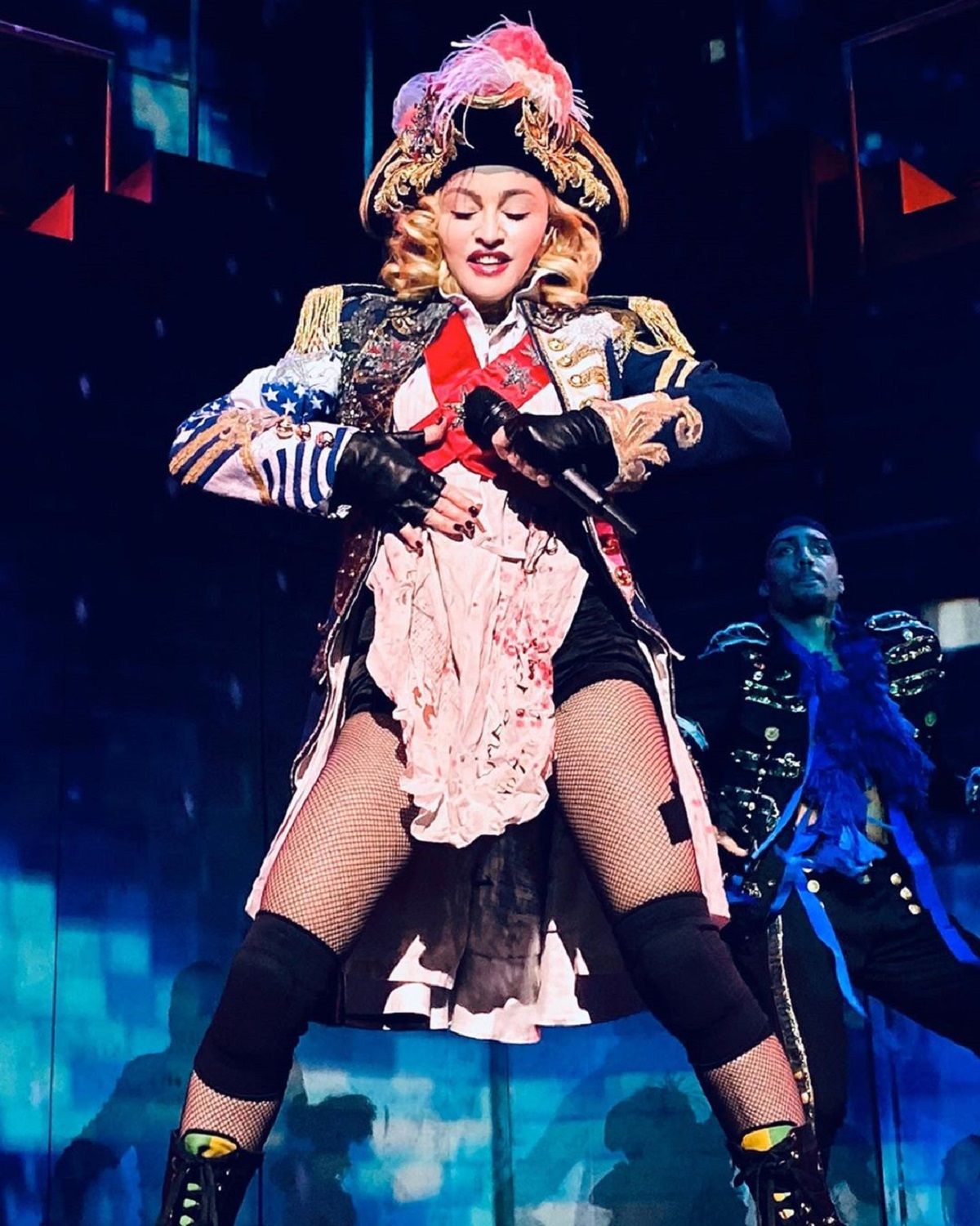 Жарт чи уринотерапія: Мадонна шокувала новим відео