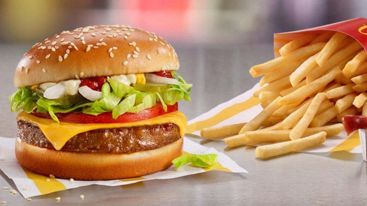 McDonald’s потролив клатч відомого бренду: він нагадує пакет з фастфудом