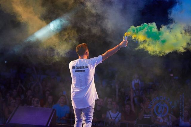 Весь світ: гурт БЕZ ОБМЕЖЕНЬ випустив проникливий кліп, знятий у Львівській опері - фото 369405