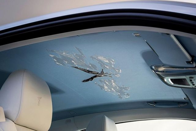 Стелю Rolls-Royce Wraith прикрасили унікальною вишивкою - фото 369445