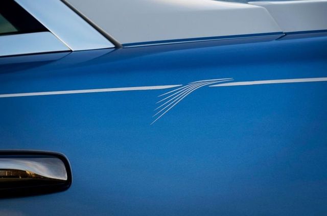 Стелю Rolls-Royce Wraith прикрасили унікальною вишивкою - фото 369446