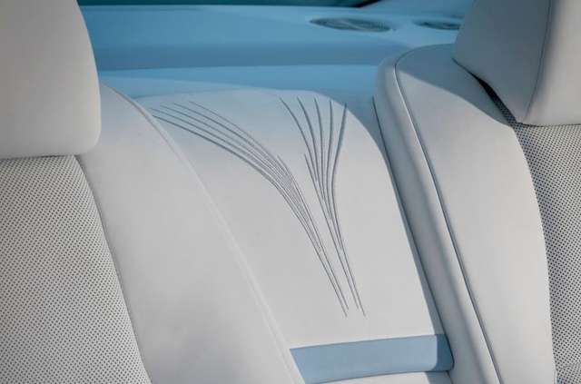 Стелю Rolls-Royce Wraith прикрасили унікальною вишивкою - фото 369448
