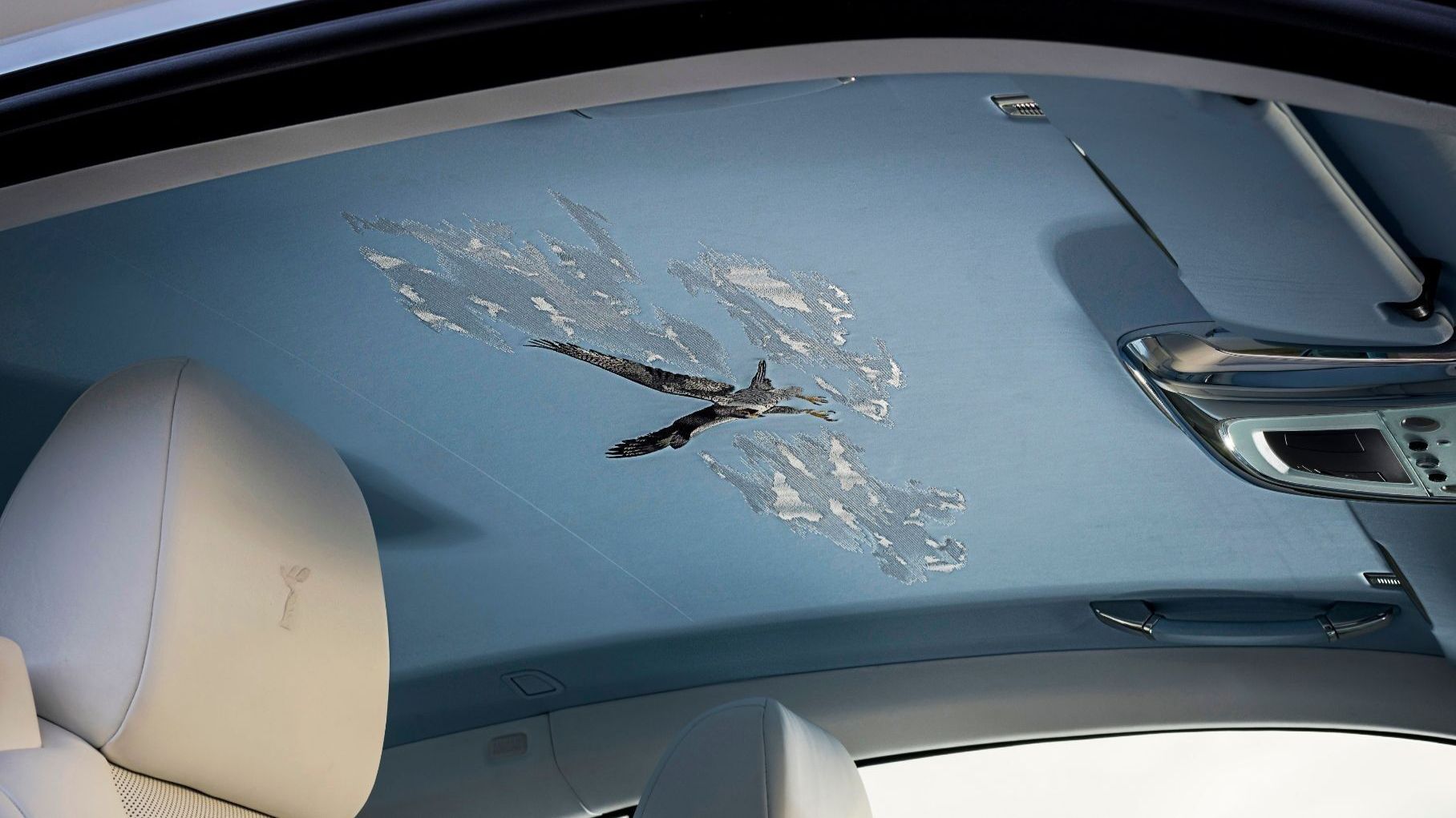 Стелю Rolls-Royce Wraith прикрасили унікальною вишивкою