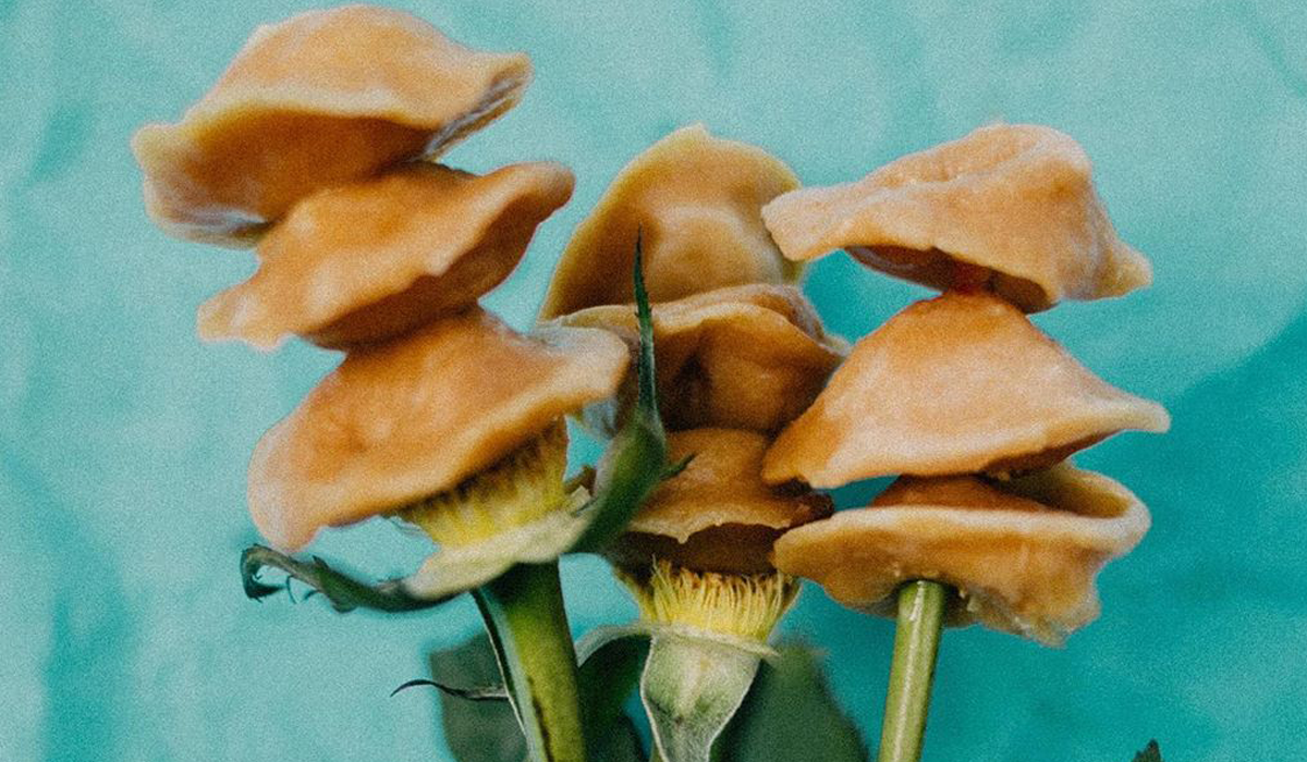 Тільки не на лице: київська пельменна пояснила свою провокаційну рекламу