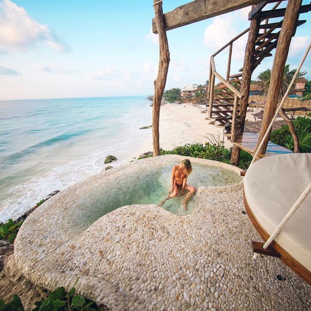 Найсексуальніша гравець у покер похизувалась формами у Мексиці - фото 369586