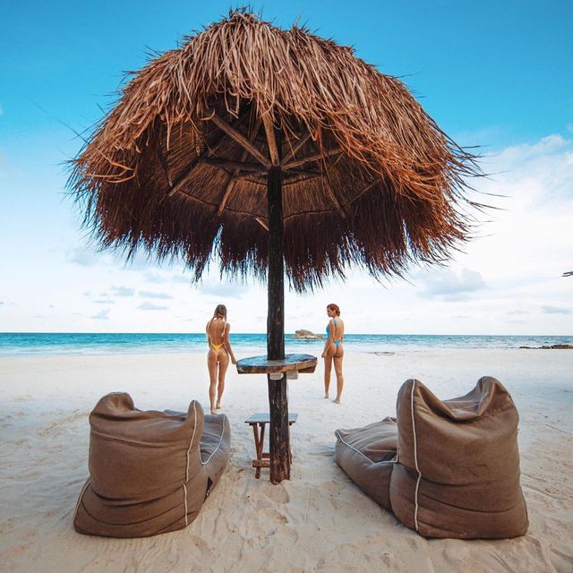 Найсексуальніша гравець у покер похизувалась формами у Мексиці - фото 369588