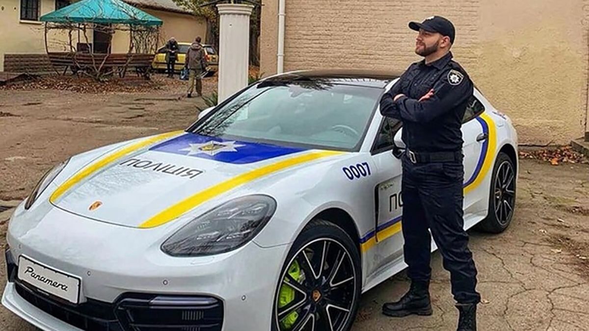 В Одесі бачили люксовий поліцейський Porsche Panamera