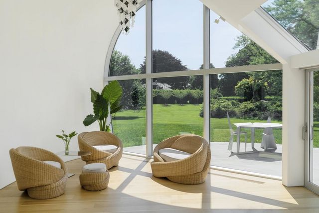 Американці створили незвичайний дім-кокон: яскраві фото - фото 369615