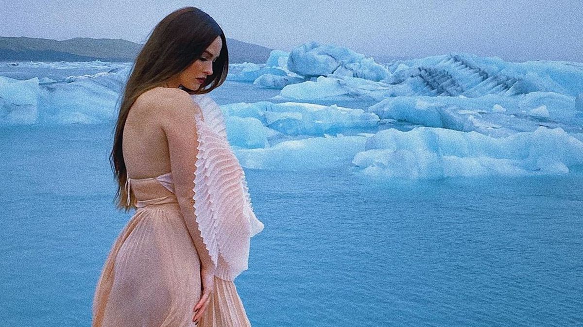 Гаряча Даша Астаф'єва показала фото з холодної Ісландії