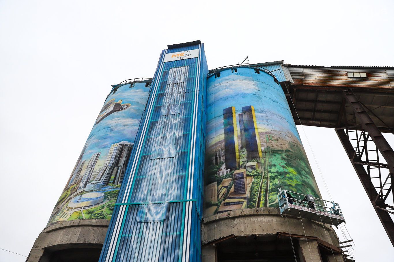 У Запоріжжі намалювали найбільший в Україні мурал