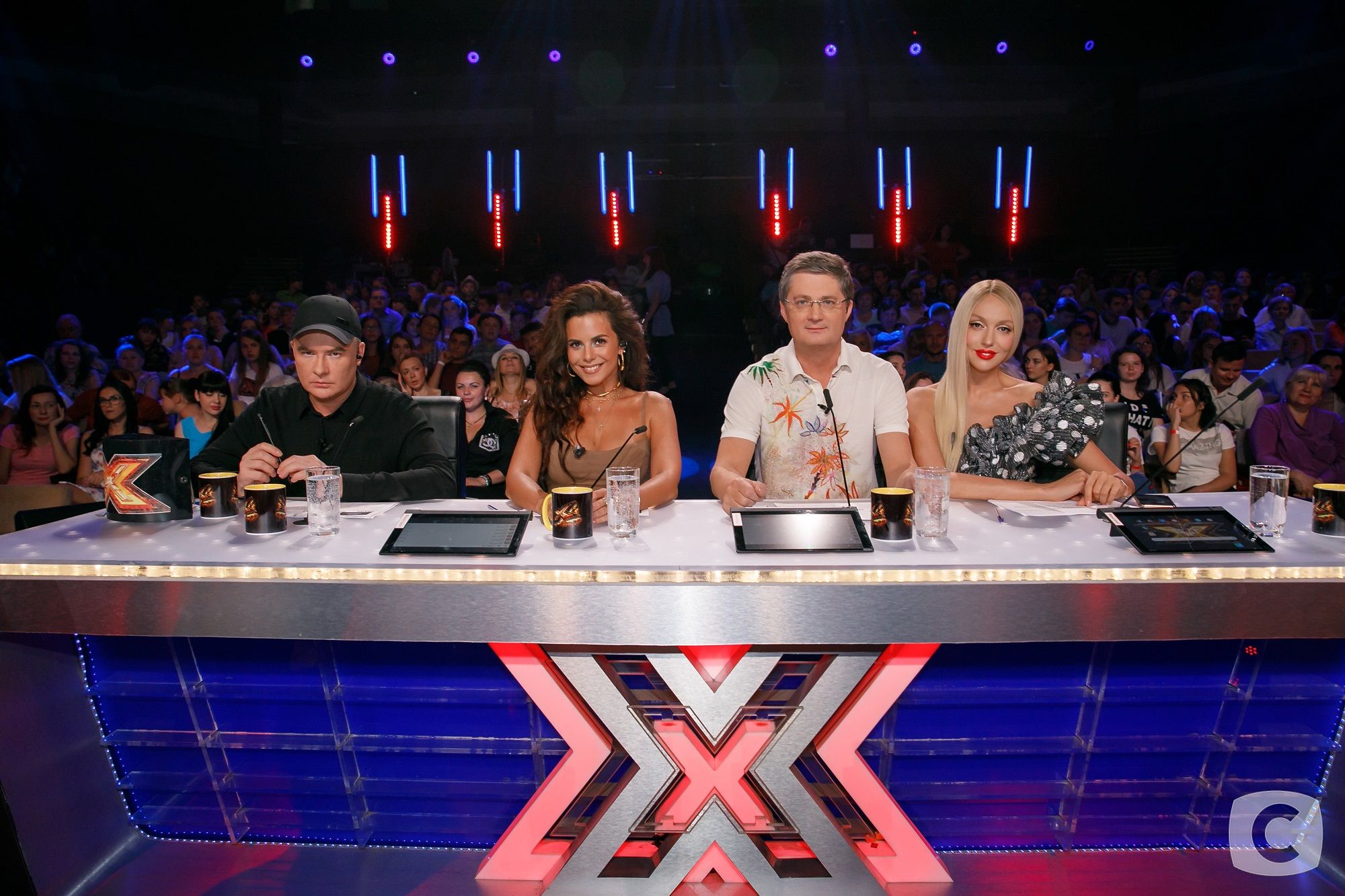 X-фактор 10 сезон: хто з учасників пройшов у прямі ефірі