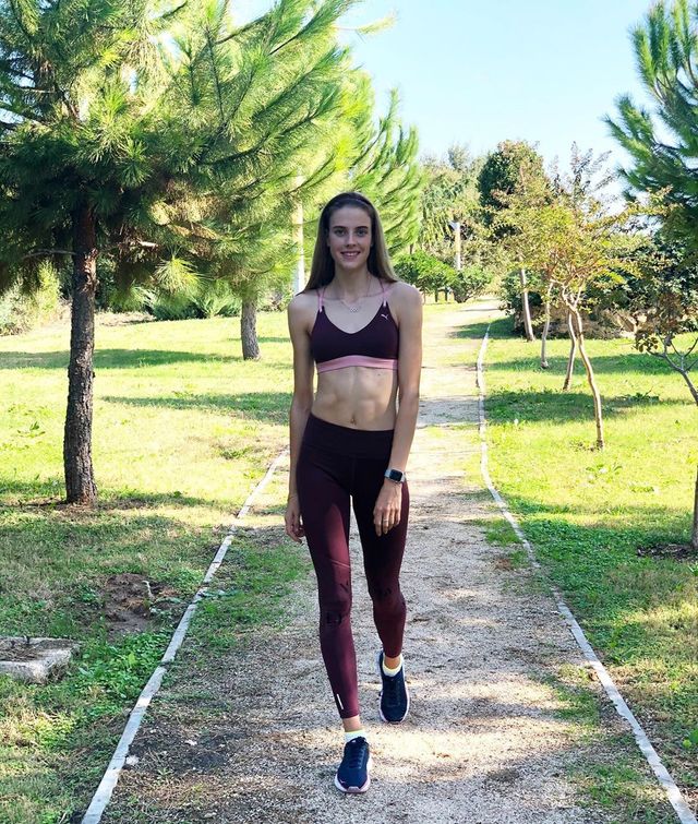 Ярослава Магучіх – найкраща молода легкоатлетка світу: спокусливі фото красуні - фото 370045