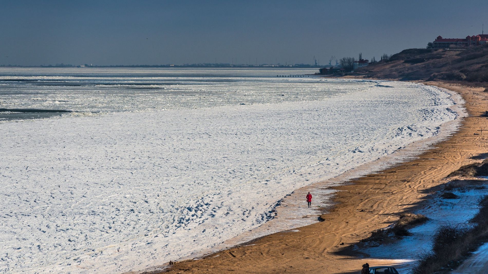 На Азовському морі сталася аномалія: дивіться відео