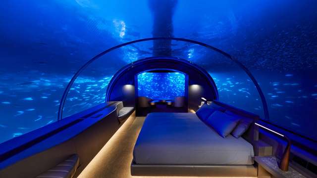 У мережі показали віллу на Мальдівах з підводною спальнею: вражаючі фото - фото 370236