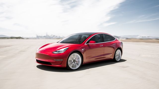 Tesla Model 3 - фото 370251
