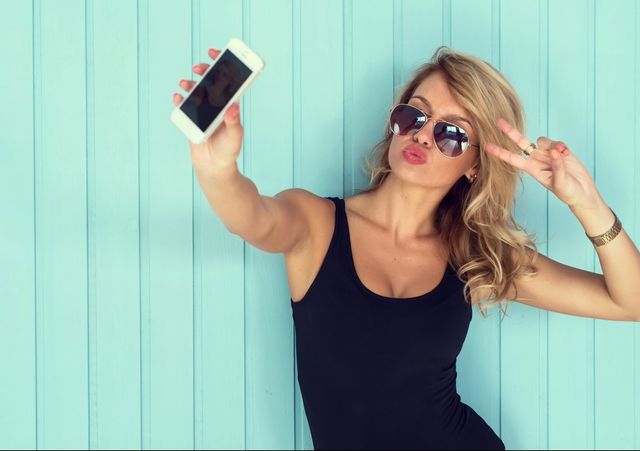 Психологи пояснили, чому жінки люблять відверто одягатися - фото 370408