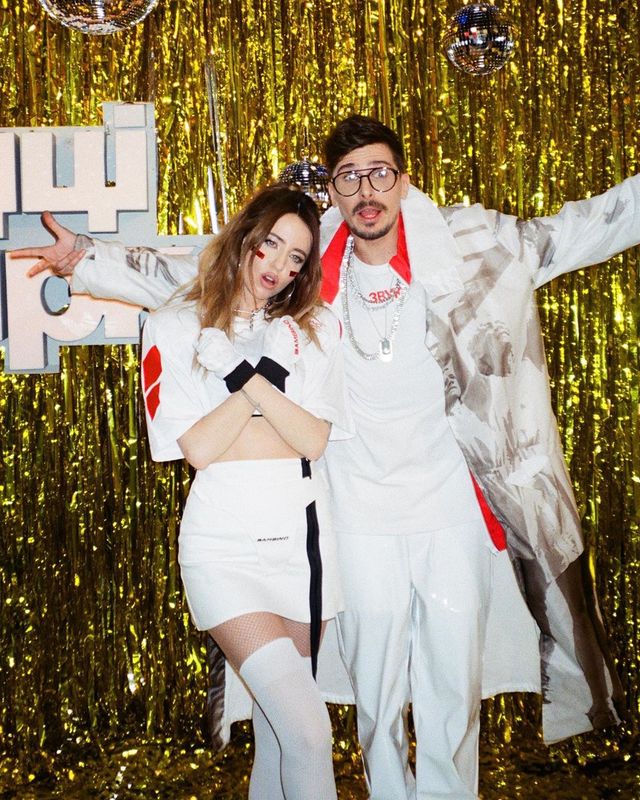 Спокуслива Дорофєєва похизувалася ідеальним пресом і стрункими ніжками в зухвалому образі - фото 370436