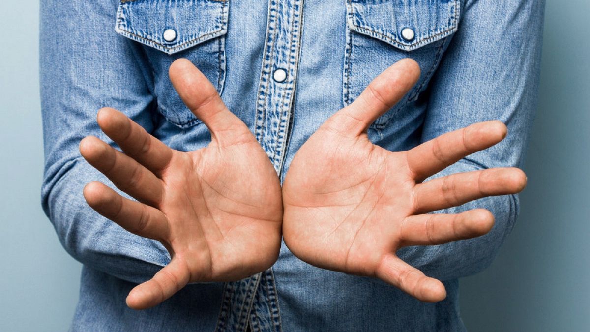 Нова оптична ілюзія з долонями підірвала мережу: відео