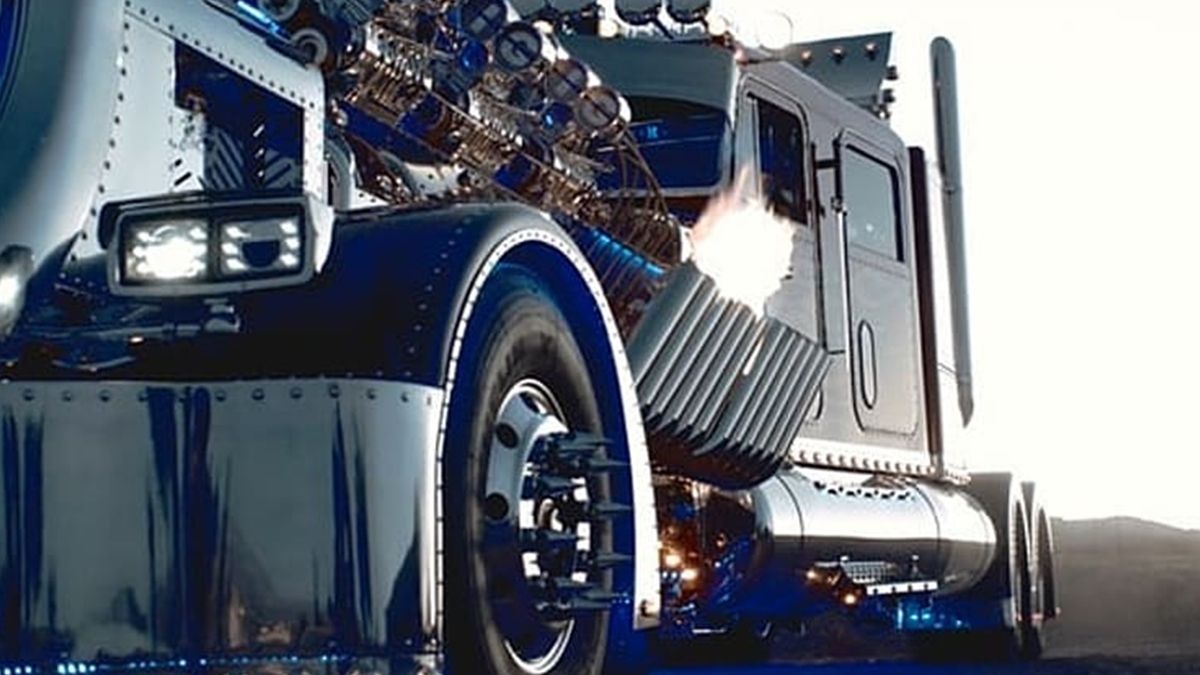 Унікальний тягач продали за шалену суму