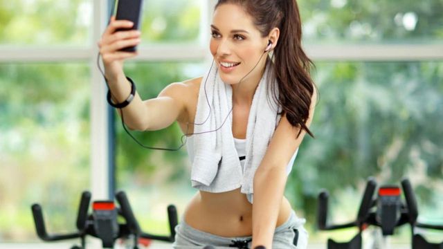 Учені вважають, що такі селфі свідчать про нарцисизм - фото 370539