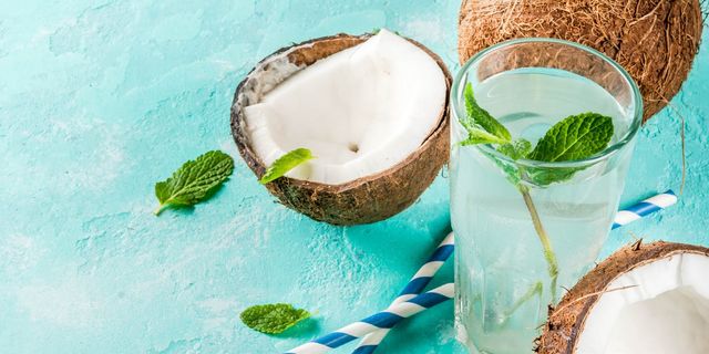 Науковці рекомендують пити кокосову воду з грушею та лаймом - фото 370544