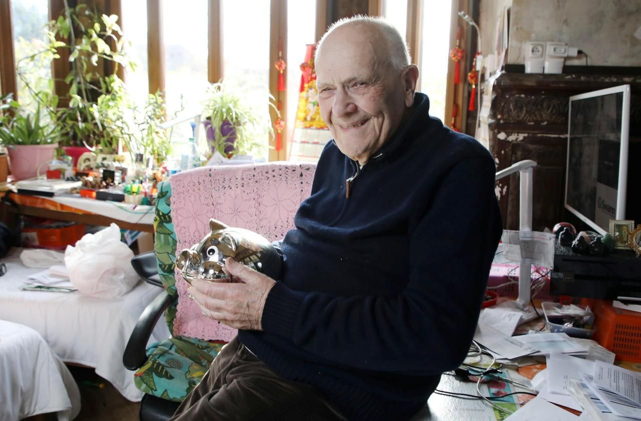 Цей француз у свої 98 років продовжує займатися лікарською справою