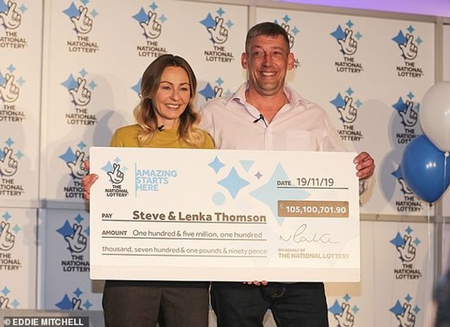 Чоловік поділиться з усім селом своїм джекпотом в $136 мільйонів - фото 370642