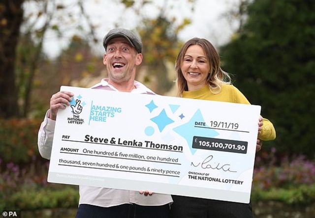 Чоловік поділиться з усім селом своїм джекпотом в $136 мільйонів - фото 370645