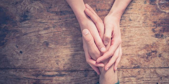 Як правильно підтримати чоловіка, а як жінку - фото 370654