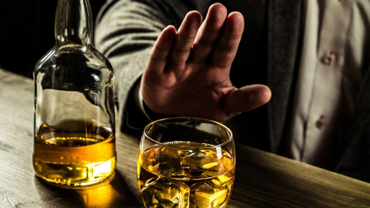 Скільки алкоголю можна пити в день: безпечна доза для чоловіків та жінок - фото 1