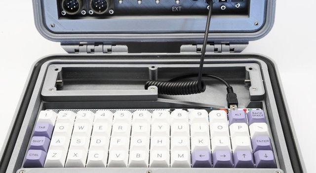 Американський винахідник розробив комп'ютер на випадок кінця світу - фото 370707