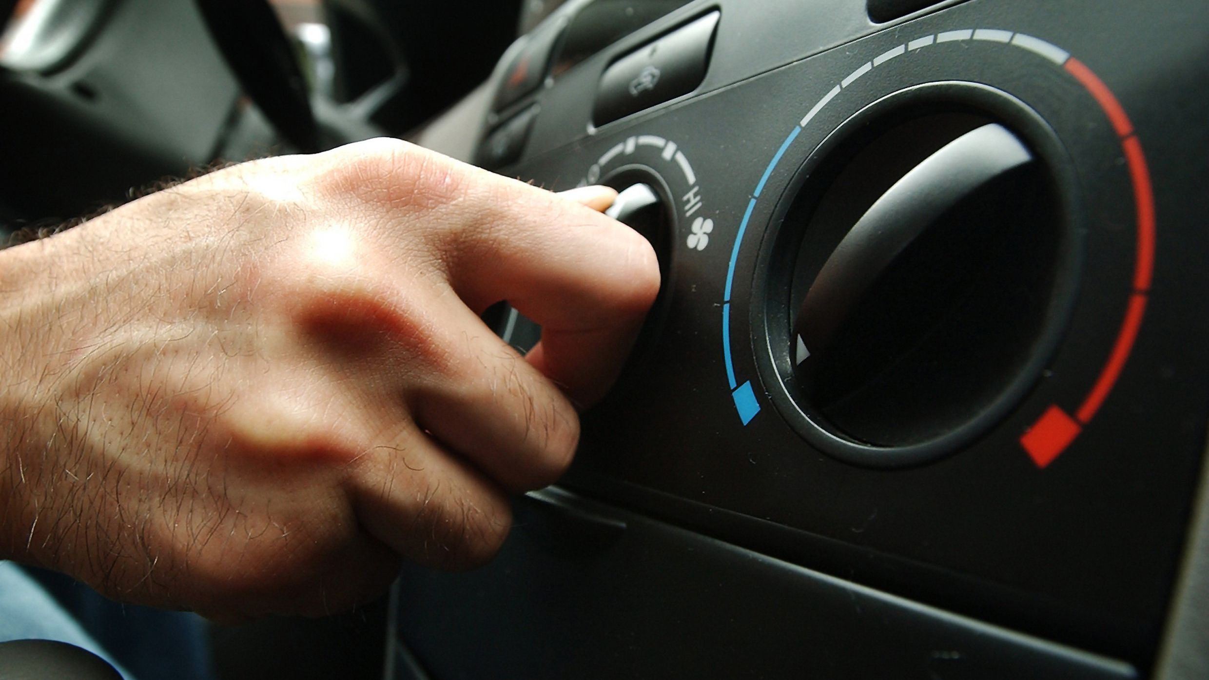 Яка температура в салоні машини є найбільш комфортною для водія