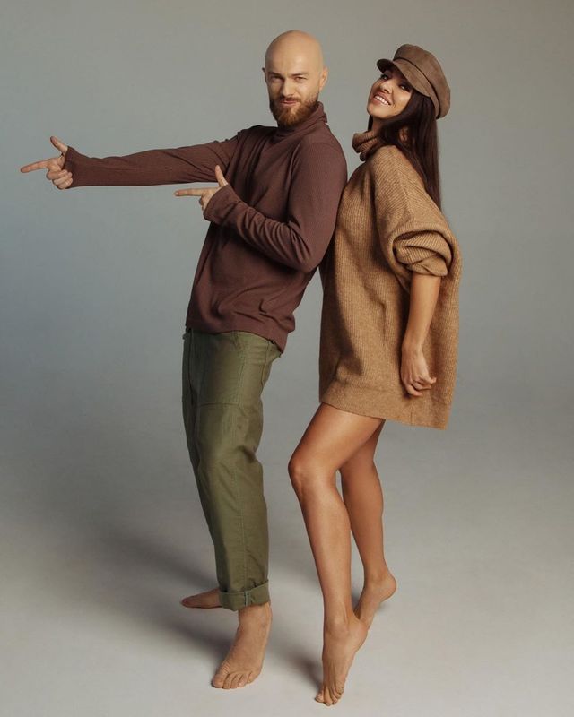 Влад Яма підкорив шанувальників чуттєвою фотосесією з дружиною - фото 370903