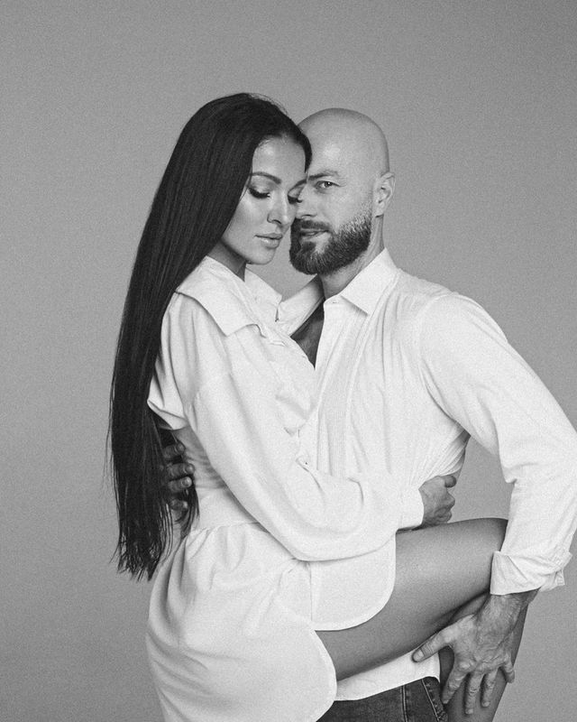 Влад Яма підкорив шанувальників чуттєвою фотосесією з дружиною - фото 370915