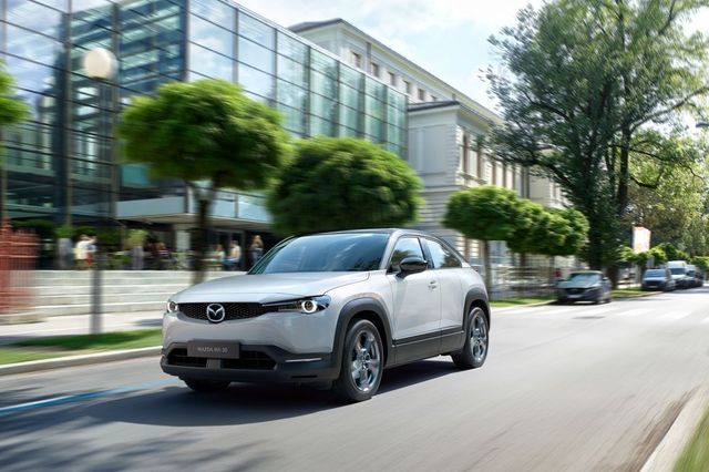 Mazda показала свій перший електричний кросовер: усі фішки новинки - фото 370979