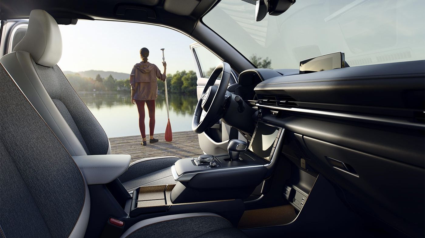 Mazda показала свій перший електричний кросовер: усі фішки новинки