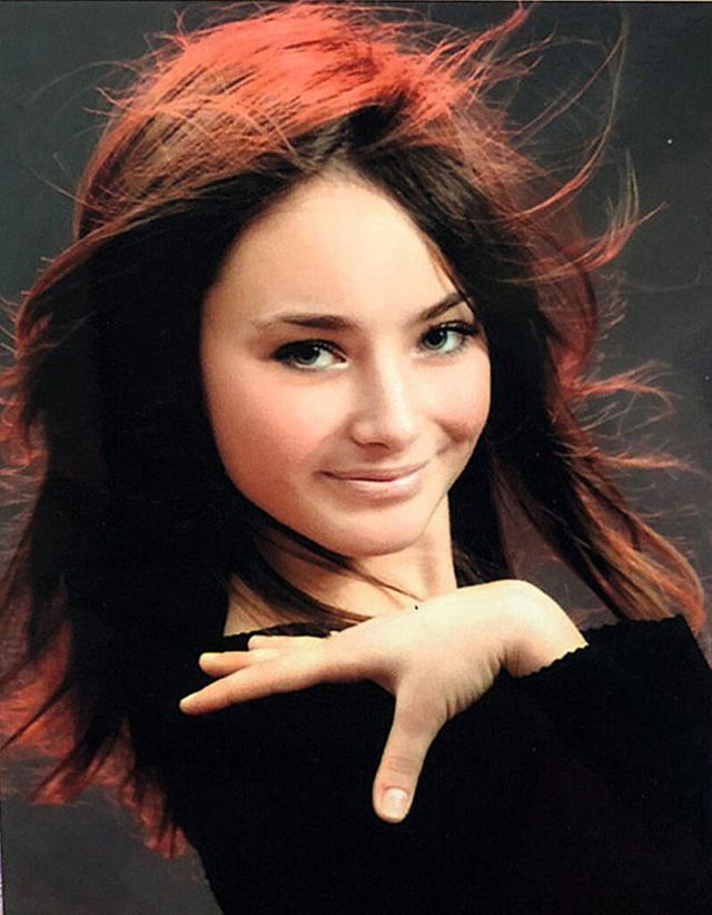 Ксенія Мішина показала, як вона виглядала в дитинстві - фото 371043