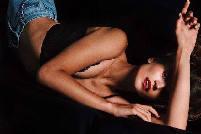 Дівчина тижня: гаряча модель Олександра Ободянська, яка стала обличчям Держави в смартфоні - фото 371292