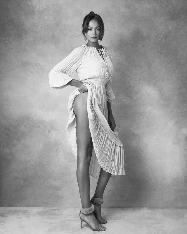 Дівчина тижня: гаряча модель Олександра Ободянська, яка стала обличчям Держави в смартфоні - фото 371296
