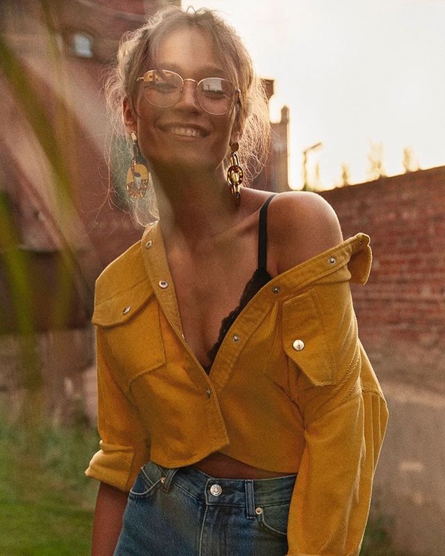 Дівчина тижня: гаряча модель Олександра Ободянська, яка стала обличчям Держави в смартфоні - фото 371298