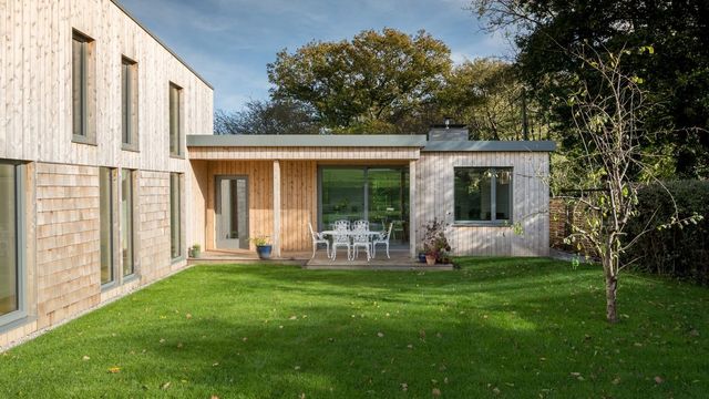 Архітектори перетворили старе бунгало в Англії у сучасний котедж: фото - фото 371561