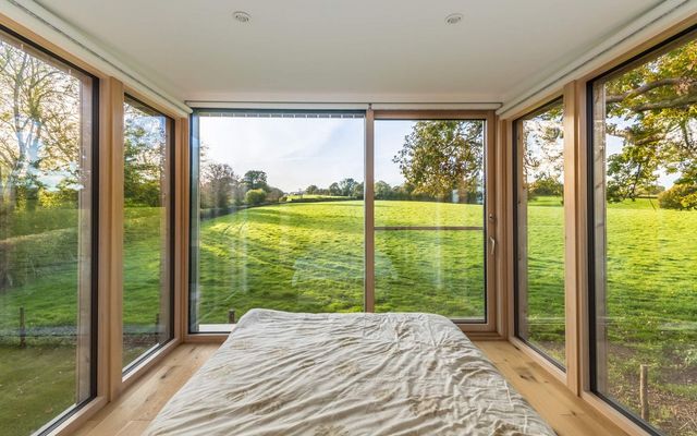 Архітектори перетворили старе бунгало в Англії у сучасний котедж: фото - фото 371569